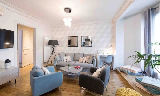 Le Kremlin-Bicetre House | Fontainebleau: Family-Friendly Retreat Near Paris Metro