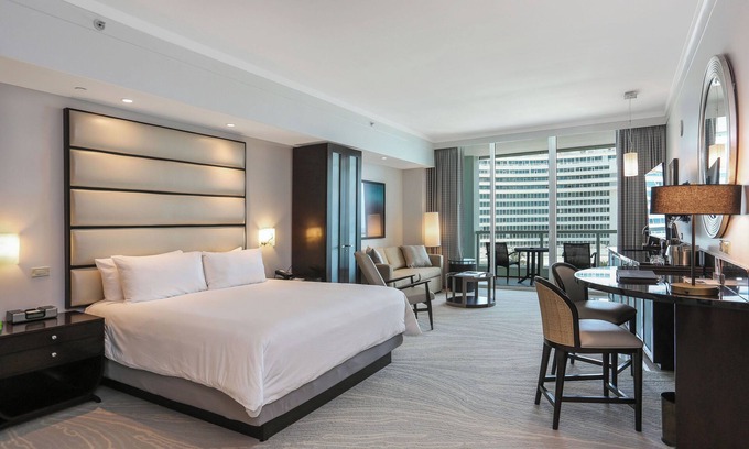 South Beach Condo | OceanView Junior Suite at Fontainebleau Sorrento - Rated 9.8
