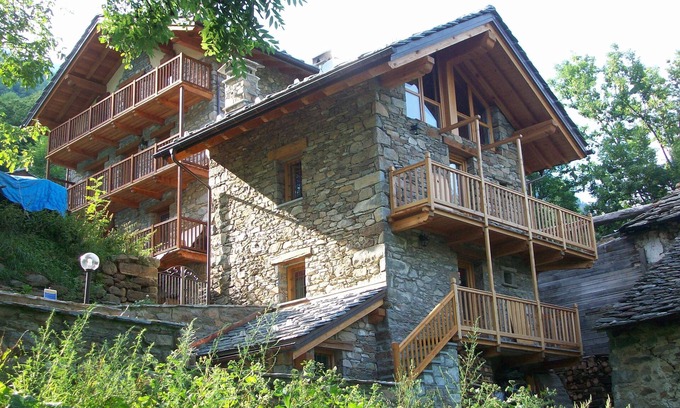 Borney Ski Chalet | Discover Fontainemore: Exquisite Stone Chalet with Breakfast