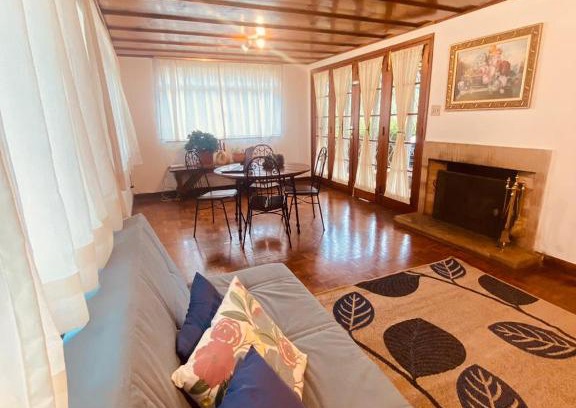 Vila Inglesa House | Pet-Friendly Stay at Fontana, Centro Capivari - 9/10 Rated