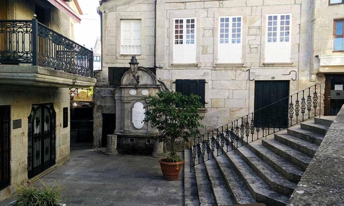 Baiona Old Town Apartment | Family-Friendly Fonte Zeta with Ocean Views Await You