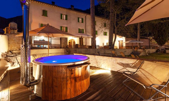 Casali di Serravalle House | Experience FonteAntica Agriturismo with Hot Tub & Breakfast