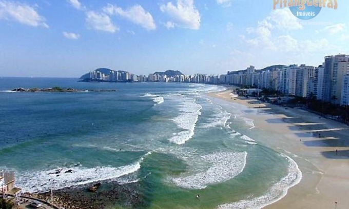 Morro do Maluf Apartment | Beachfront Bliss at Foot in the Sand of Pitangueiras
