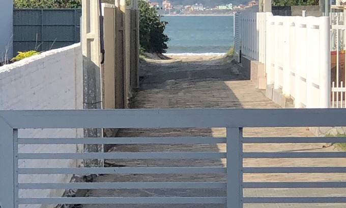 Ponta do Papagaio House | Foot in the Sea: Family-Friendly Condo with Ocean Views