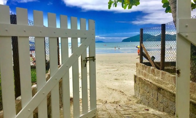 Praia da Enseada House | Seaside Escape at Foot in the Sand Cove House