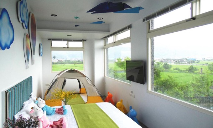 Dongshan Bed & Breakfast | Discover Footprint Garden B&B: Family Friendly with Breakfast