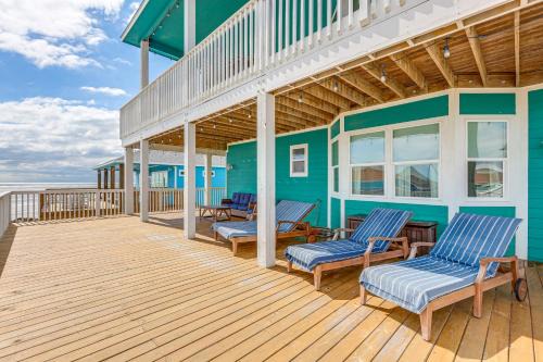 San Luis House | Oceanfront Freeport Haven: Footprints in the Sand Retreat