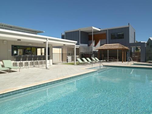 Preston Beach Resort | Relax at Footprints Preston Beach with Oceanfront Views