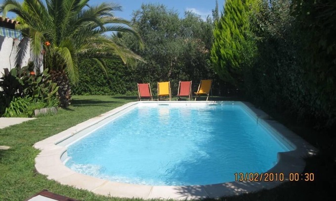 Baillargues Villa | Discover Amazing Deals: Oceanfront Escape with Pool Access