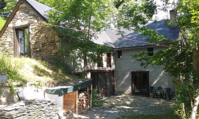 Ens House | Family-Friendly Barn Stay with Ocean Views in ENS