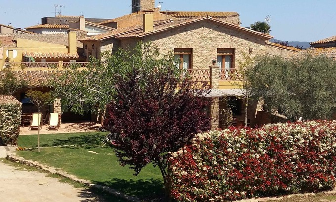 Sant Feliu de Boada House | Ideal Retreat for Groups and Families - Total Relaxation Awaits