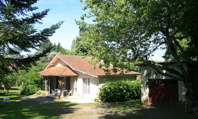 Sarlat-la-Caneda Historic Center House | Charming Country House in the Heart of P. Black