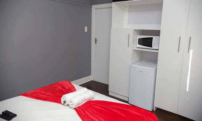 Port Elizabeth Central Hotel | Secure and Budget-Friendly Stay at Kingsworth Inn, Port Elizabeth