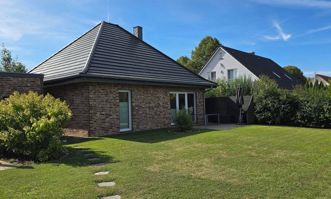 Blengow Condo | Tranquil Hotel Stay with Garden, Terrace & Ocean Views