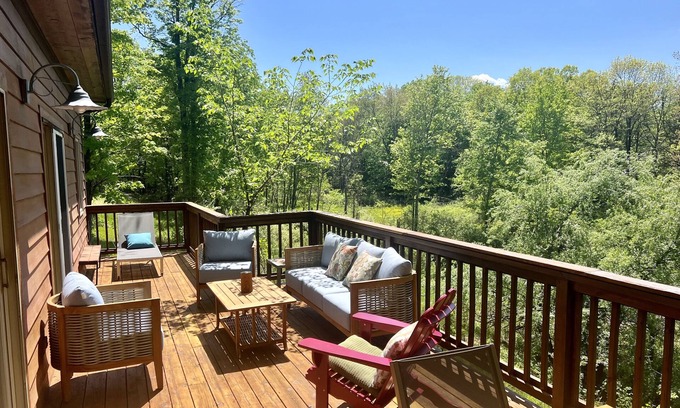Ulster Park House | Creative Retreat with Swimming Dock, Horses & Fire Pit