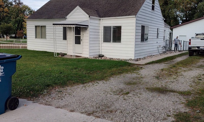 Au Gres House | Family-Friendly Retreat by the River with Pet-Friendly Perks