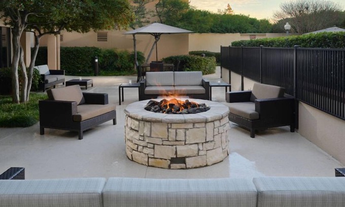 North Dallas Apartment | Family-Friendly Retreat: Three Contemporary Units for Everyone