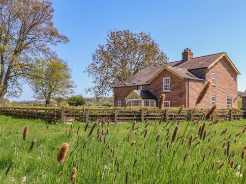 Buckton House | Experience Family-Friendly Comfort at Foreman's House