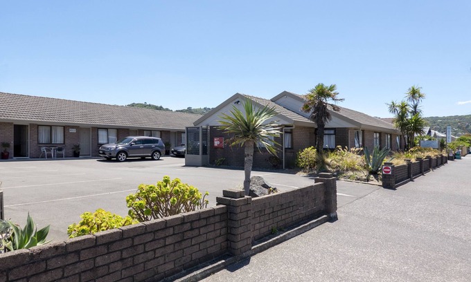 Petone Hotel | Comfortable Foreshore Motor Lodge with Family-Friendly Amenities
