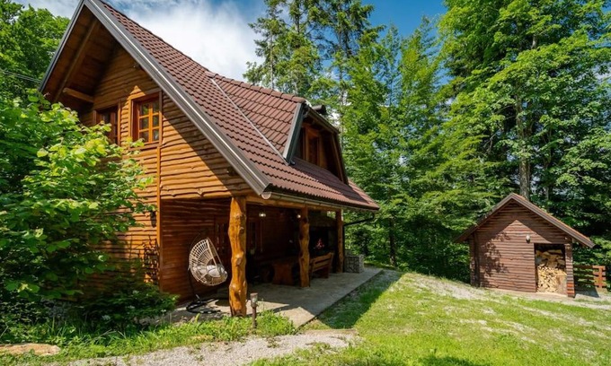 Vrbovsko Ski Chalet | Forest Amerika - Ivcakova Koliba: 4-Star Oceanfront Oasis