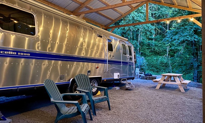 Boring House | Experience Airstream Glamping: Rated 10/10 with Kitchen Access