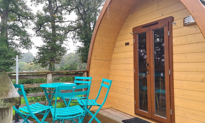 Pouligny-Notre-Dame House | Forest cabin with terrace near the nautical base