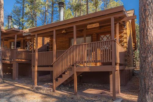 Christopher Creek House | Forest Cabin 3 Bear's Den: Pet-Friendly Retreat Rated 9.1