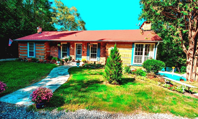 Caledon Bed & Breakfast | Beautiful Forest Creek Bed & Breakfast with Daily Breakfast
