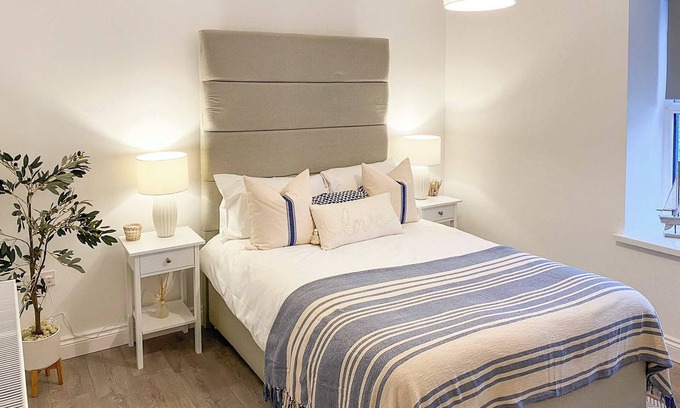 Cwmafan Apartment | Forest Cwtch: Cozy Retreat with Modern Amenities Await