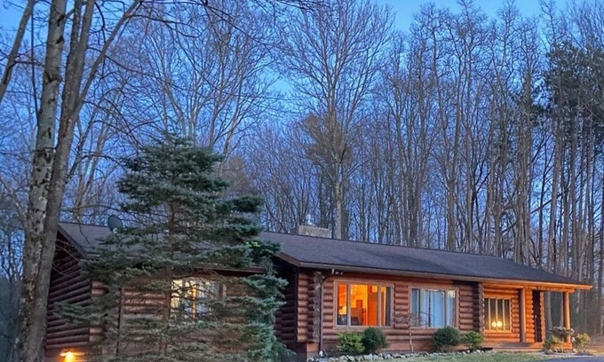 Sigel House | Cozy Forest Edge Cabin: Family-Friendly Retreat at Cook Forest