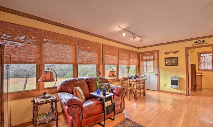 Murphy Cabin | Forest Fantasy: Smoky Mountain Retreat Near the River