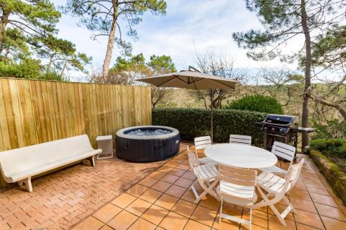 Pyla-sur-Mer Apartment | Relaxing Forest Flat with Terrace, Hot Tub & BBQ Near Beach