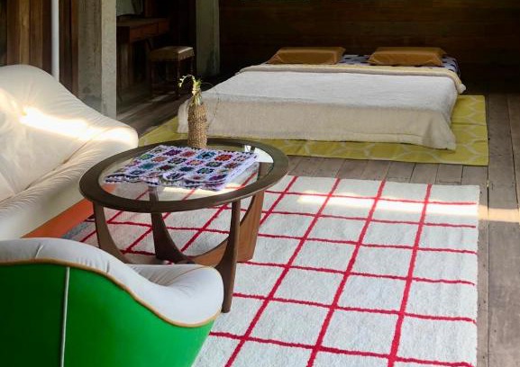 Pua House | Cozy Retreat at Forest Barn - Ideal for Families & Pets