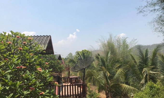 Samoeng House | Cozy Forest Guesthouse: Family-Friendly with Restaurant & Kitchen