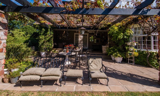 Walmer House | Idyllic Forest Hall Guest House with Ocean View & Pool