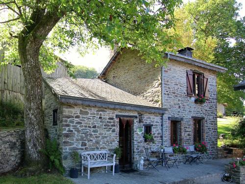 Baillamont House | Charming Cottage in Baillamont with Pet-Friendly Terrace