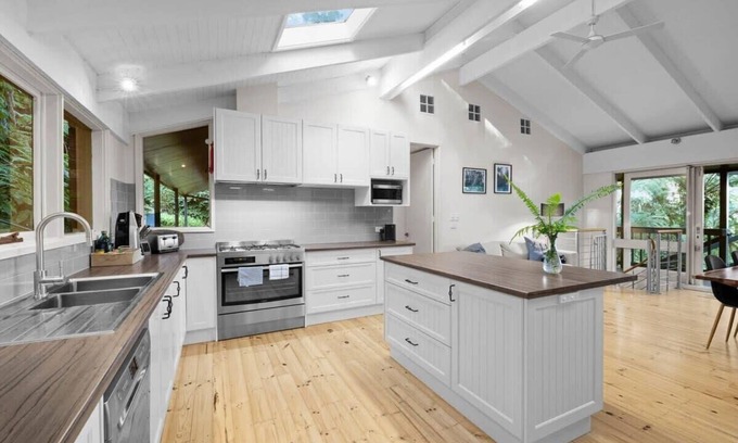 Menzies Creek House | Cozy Forest Hideaway Near Puffing Billy Railway!