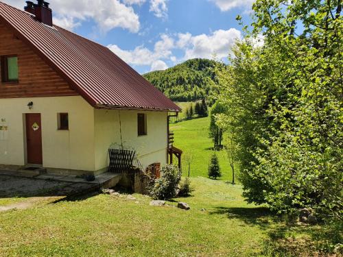 Brestova Draga Ski Chalet | Pet-Friendly Retreat at Forest House Masha - Rated 9.7