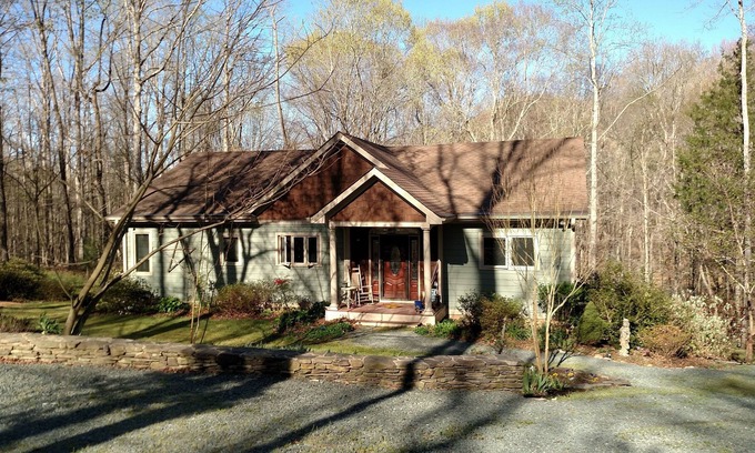 Bynum House | Experience Forest Living by the River - Family-Friendly Retreat