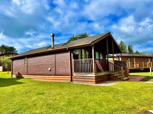 Rhyd-y-clafdy Resort | Inviting Forest Lodge 18 at Hafan Y Mor – Pet Friendly Retreat