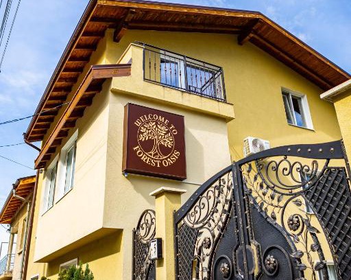 Sapareva Banya House | Forest Oasis: Guest-Rated Retreat with Hot Tub & Fireplace