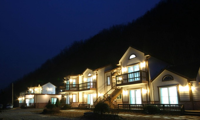 Seo House | Idyllic Forest of Color Pension with Pool and Restaurant
