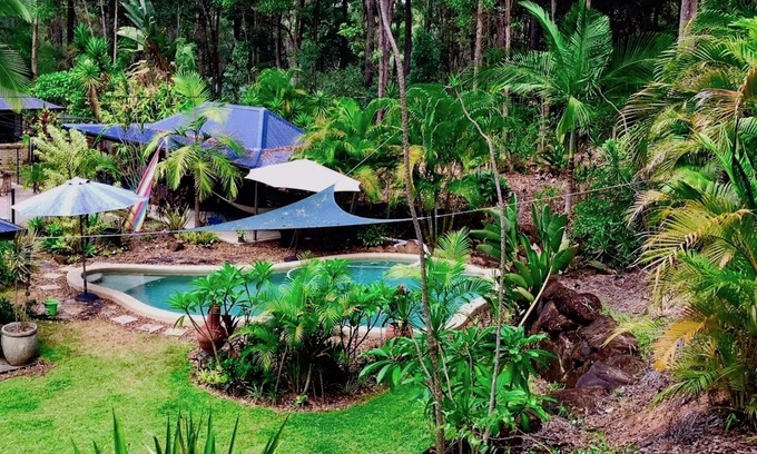 Willow Vale House | Tranquil Forest Retreat with Pool and Modern Amenities