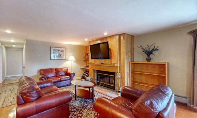 Lincoln Apartment | Forest Shadow: Guest Rated 9/10 with Pool and Hot Tub