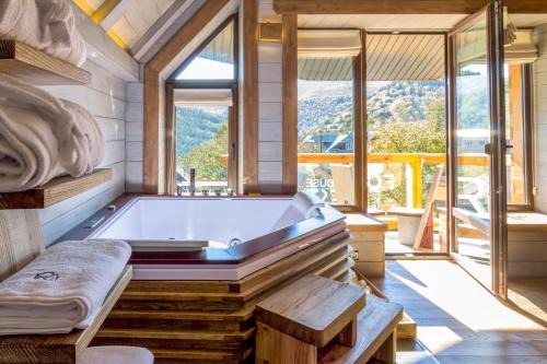 Yaremche Hotel | Discover FoRest: Oceanfront Paradise with Spa & Pool