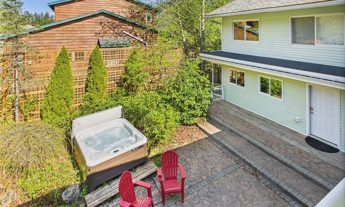 West Juneau Apartment | Forest-View 1BR w/Hot Tub – Near Downtown Juneau