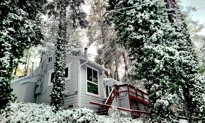 Crestline Cabin | Idyllic Forest-View Cabin with Deck & Fast WiFi