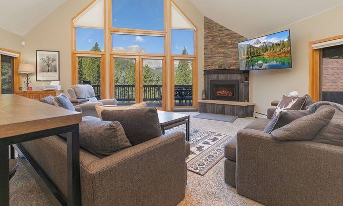 Breckenridge House | Experience Forest View Lodge: Unmatched Mountain Serenity