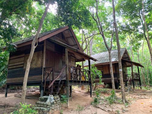 Nuea Khlong House | Cozy Room in Bungalow - Foresta Cottage of Koh Pu Awaits