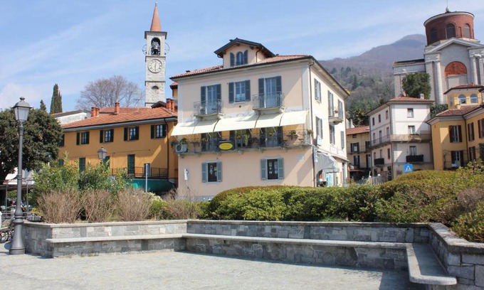 Laveno House | Cozy Foresteria Hostaria Del Golfo: Family-Friendly Retreat